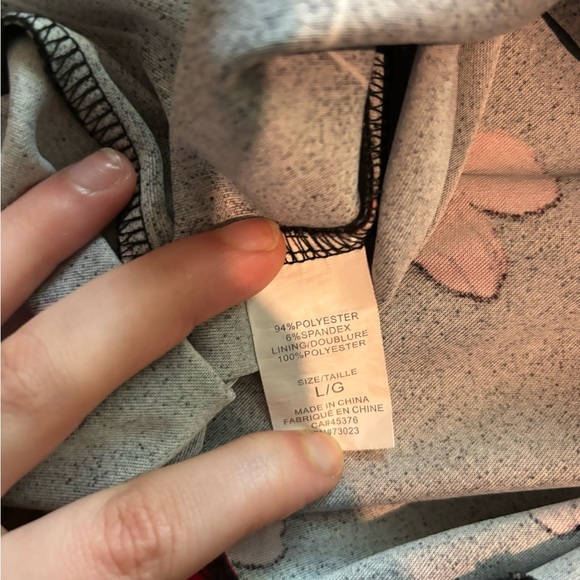 Elegant Black and Red Floral Dress - Picture 5 of 6